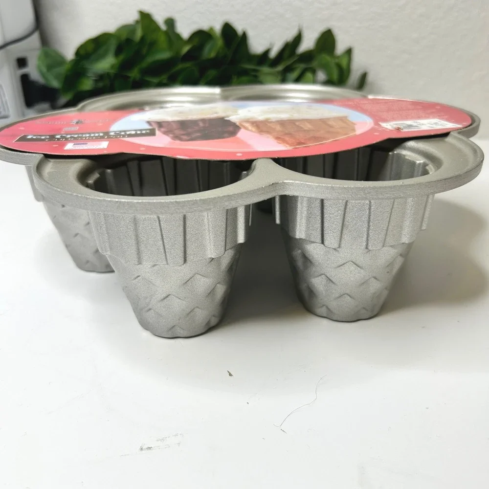 Nordic Ware NEW Ice Cream Cone Cupcake‎ Baking Pan